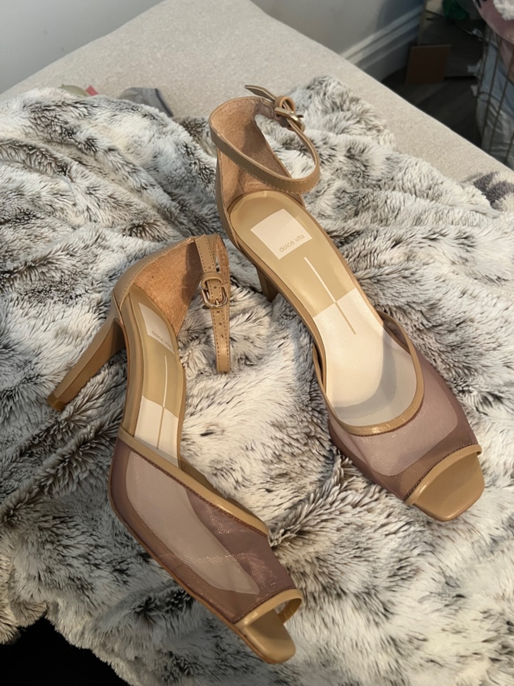 Heels - Picture 2 of 3